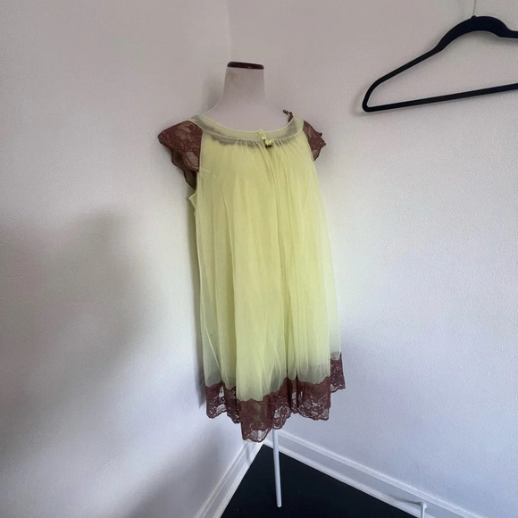 1960s Vanity Fair Butter Yellow Babydoll Nightgown, Medium - Picture 8 of 10